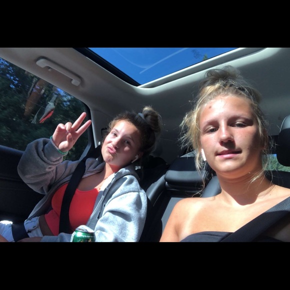 Meet your Posher, Lara - Picture 1 of 1